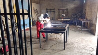 Estudiantes de la UDO Monagas fabrican literas para apoyar a damnificados por sismos