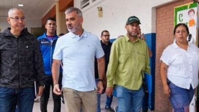 Ministro Padrino López visita campamento en el Liceo Andrés Bello
