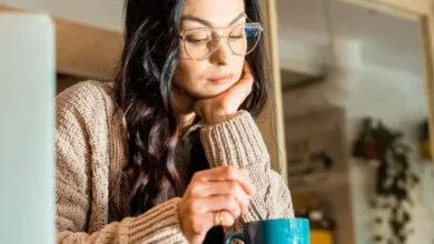 El impacto del uso prolongado de pantallas en la salud ocular y cerebral