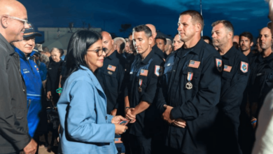 Venezuela condecora a la brigada humanitaria de Estados Unidos por labores de rescate