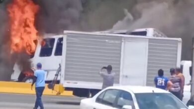 Miranda: Unidad de transporte se incendia tras chocar en la ARC