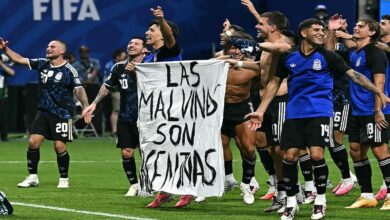 Polémica en el Mundial: La pancarta por las Malvinas que podría costarle una dura sanción a Argentina