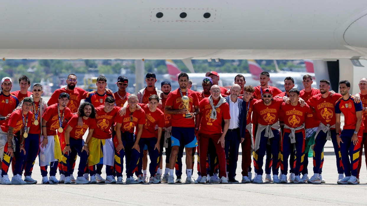 Están en casa! La selección de España aterrizó en Madrid con la Copa del Mundo
