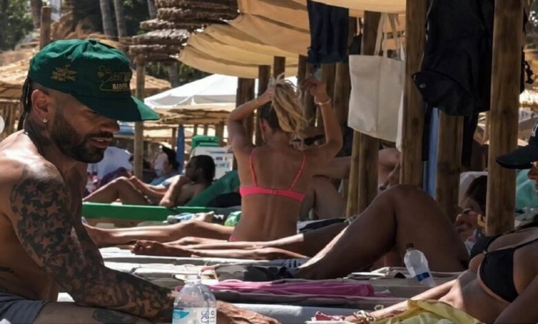 ¿Nuevo romance? Captan a Feid con una misteriosa mujer en España