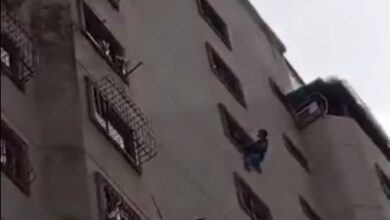 Hombre agrede a su madre e intentar lanzarse de un edificio en Maracay