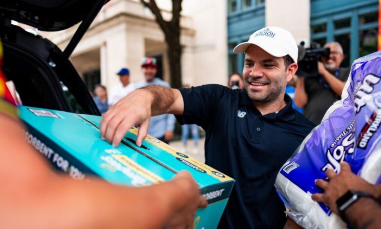 Astros de Houston recolectan suministros para damnificados en Venezuela