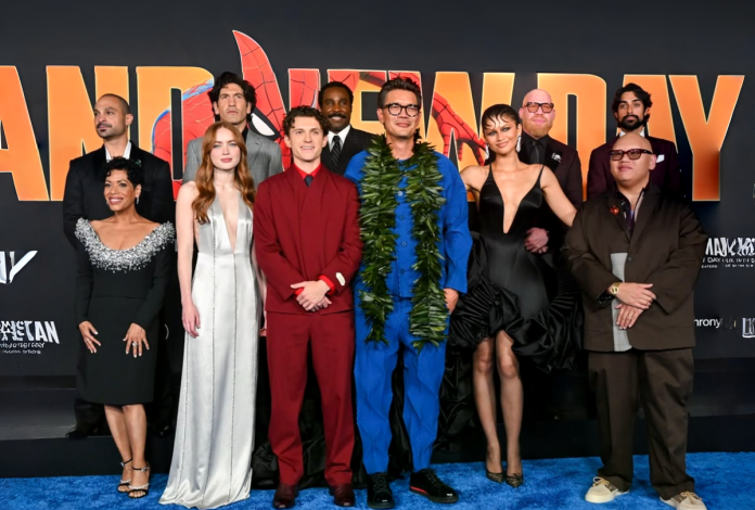 Tom Holland regresa como Spider-Man en un filme marcado por la soledad del héroe y la expectación en taquilla