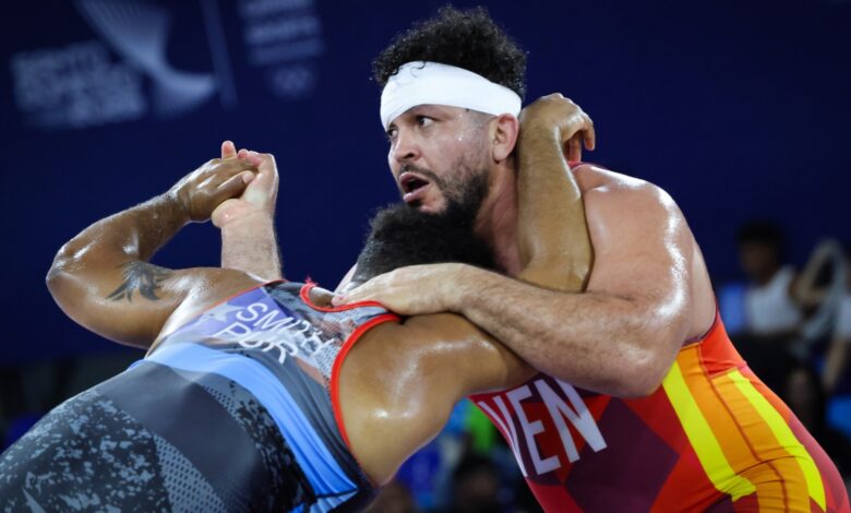 José Díaz revalida el oro centroamericano en los 125 kg de lucha libre en Santo Domingo 2026