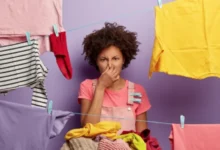 ¿Tu ropa limpia huele mal? Estos son los errores cotidianos que arruinan la frescura de tus prendas