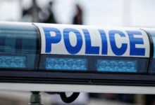 Hombre mata a su madre a golpes y huye con una maleta