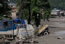 Aumenta a 359 la cifra de muertos por el desbordamiento del río Bhotekoshi en Nepal