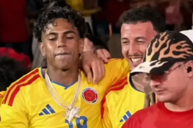 Lamine Yamal desata locura en Medellín: lució la camiseta de Colombia y se juntó a Ryan Castro