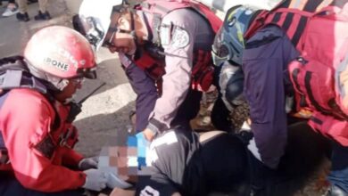 Mujer cae de 20 metros de altura tras accidente de moto en Caracas