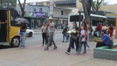 Maturineses se equipan con dispositivos recargables y ups ante constantes fallas eléctricas