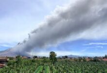 Indonesia eleva a nivel 3 la alerta tras la erupción del volcán Sinabung