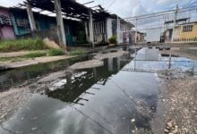 Unas 200 familias sufren por el desborde de aguas servidas en Godofredo de Boquerón