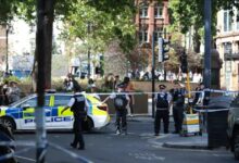 Acusan a una mujer por apuñalar a cuatro hombres en Londres