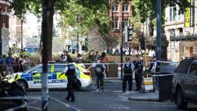 Acusan a una mujer por apuñalar a cuatro hombres en Londres