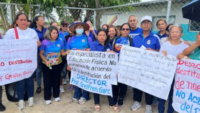 Representantes y docentes de la U.E. Marlene Sequea de Campos protestan tras destitución del director