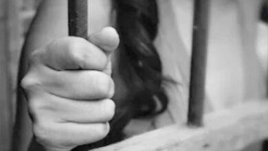 Detienen a empleada por falsificar acta de nacimiento a cambio de 250 dólares