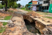 Reparación inconclusa en la Av. Orinoco de Maturín deja un socavón lleno de contaminación