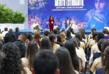 27 bachilleres de Monagas son premiados en Caracas tras obtener promedio de 20 puntos