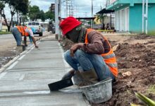 Avanzan en la construcción de aceras en la avenida Libertador