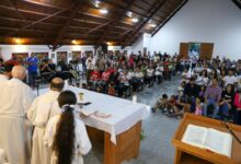 Feligreses de La Gran Victoria celebran reapertura de la iglesia Juan María Vianney