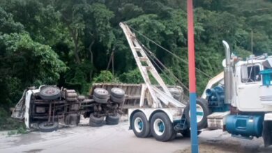 Dos fallecidos tras vuelco de gandola cargada de cemento en la Valencia-Puerto Cabello