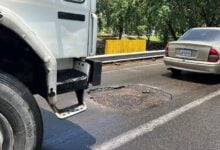 Alerta en la avenida Orinoco: hundimiento de boca de visita pone en riesgo a conductores