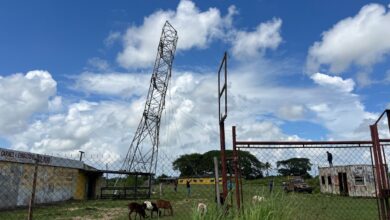 Corpoelec actúan ante riesgo inminente de caída de torre eléctrica en Zona Industrial