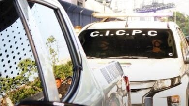 Detienen a una mujer y a su hijo tras rociar con gasolina y quemar a una vecina