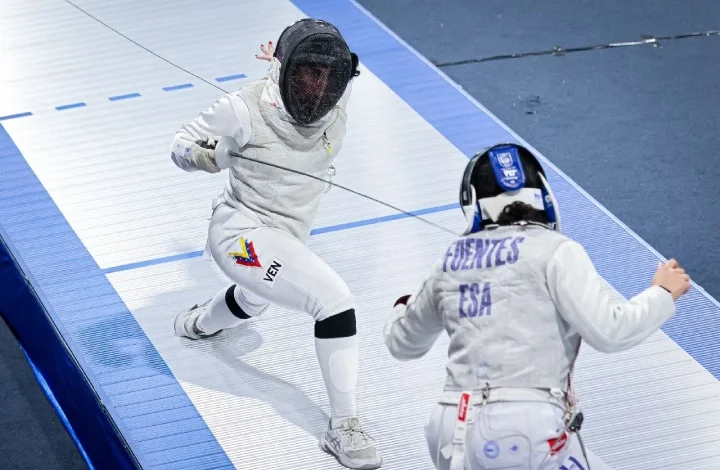 Anabella Acurero conquista la medalla de oro en florete femenino en Santo Domingo 2026