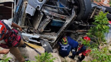 Accidente en la Caracas–La Guaira: Camión cayó por una pendiente de 15 metros en La Cabuya