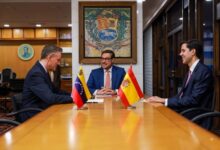Canciller Félix Plasencia y embajador de España revisan agenda de cooperación en Caracas