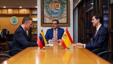 Canciller Félix Plasencia y embajador de España revisan agenda de cooperación en Caracas