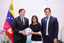 Delcy Rodríguez se reúne con directivos de la Conmebol y la FVF