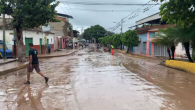 Onda tropical causa inundaciones en vías de Las Tejerías en Aragua