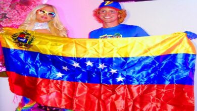 Video: Paris Hilton posa con la bandera de Venezuela y manifiesta su deseo de visitar el país