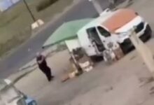 Dron ruso persigue y ataca a vendedor de fruta en Ucrania