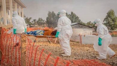 Uganda frena el brote de ébola mientras la crisis se agrava en la RD Congo
