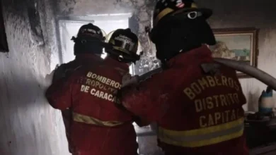 Un incendio en un edificio de Las Mercedes deja dos personas de la tercera edad lesionadas