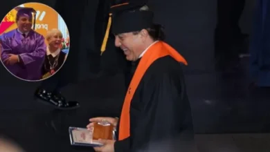 Cristian Castro culmina el bachillerato a sus 51 años