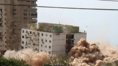 Ministro Cabello supervisa demolición simultánea de dos torres en La Guaira dañadas por los sismos