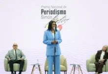 Delcy Rodríguez entrega el Premio Nacional de Periodismo Simón Bolívar 2026