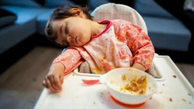 ¿Por qué da sueño después de almorzar? La ciencia lo explica