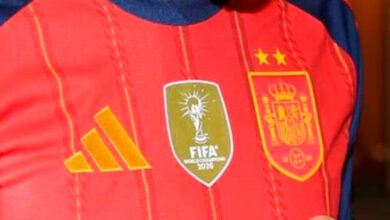 España presenta su camiseta con la segunda estrella para el duelo ante Inglaterra