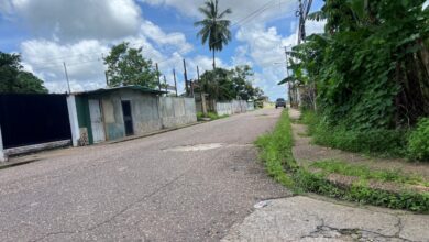 Vecinos en La Cruz viven cargando agua por graves fallas en del servicio