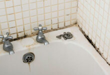 Cómo eliminar las manchas de humedad del baño con un remedio casero en 10 minutos