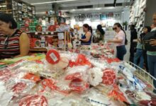 Consumidores en Maturín adelantan la compra de adornos navideños ante la constante inflación